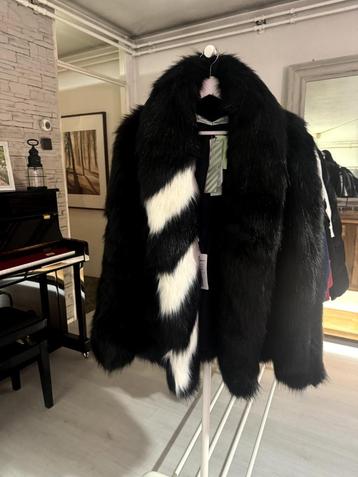 Nieuwe Off-White damesjas met faux fur beschikbaar voor biedingen