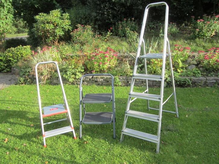 drie huishoudtrappen., Doe-het-zelf en Verbouw, Ladders en Trappen, Gebruikt, Minder dan 2 meter, Opvouwbaar of Inschuifbaar, Ophalen
