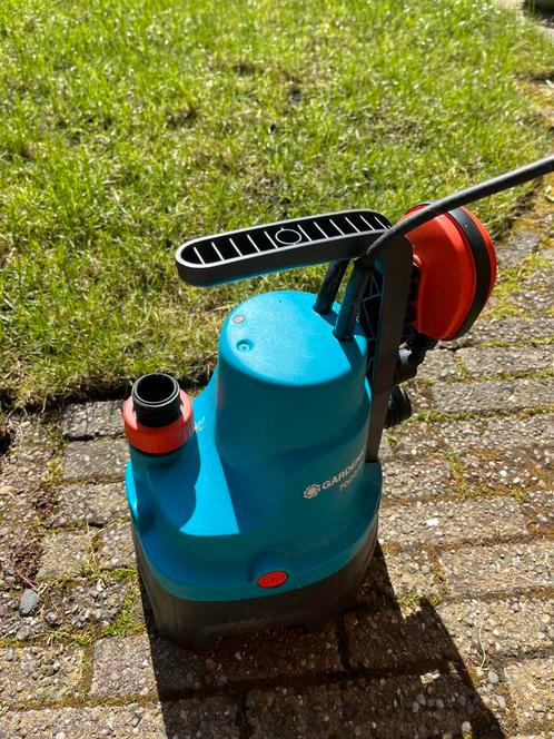 Gardena dompelpomp 7000/D incl 12 meter afvoerslang, Tuin en Terras, Tuinsproeiers, Zo goed als nieuw, Ophalen of Verzenden
