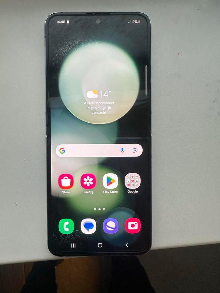 Samsung Galaxy Z Flip5 - Inclusief 2 beschermhoezen, Telecommunicatie, Mobiele telefoons | Samsung, Nieuw, Zonder abonnement, Zonder simlock