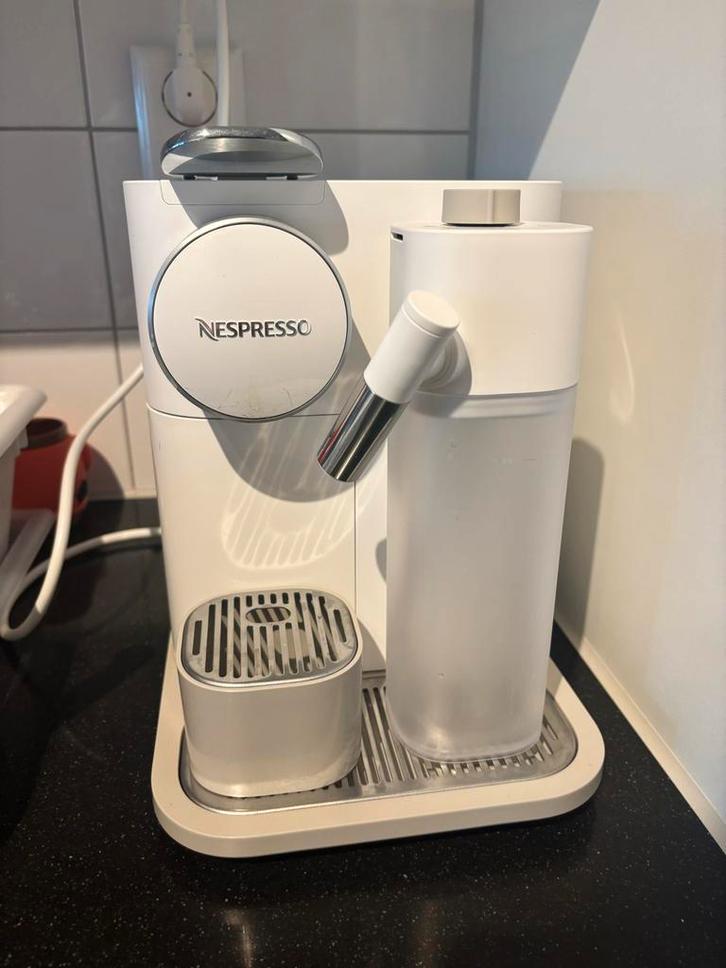 Nespresso Vertuo Next met Aeroccino - Zo goed als nieuw!, Witgoed en Apparatuur, Koffiezetapparaten, Zo goed als nieuw, Koffiepads en cups