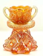 Glaskunst: Amber Embrace: Dual-Handled Cup with Floral Core, Ophalen of Verzenden