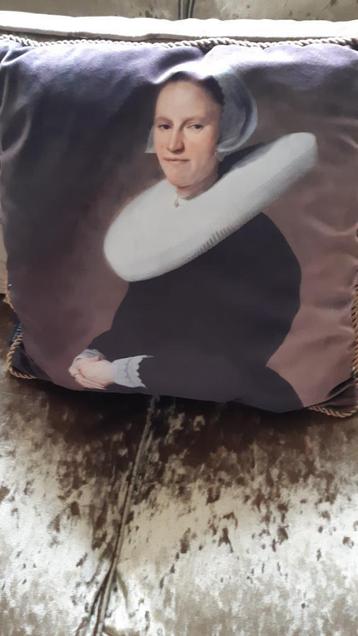 Sierkussens beschikbaar voor biedingen