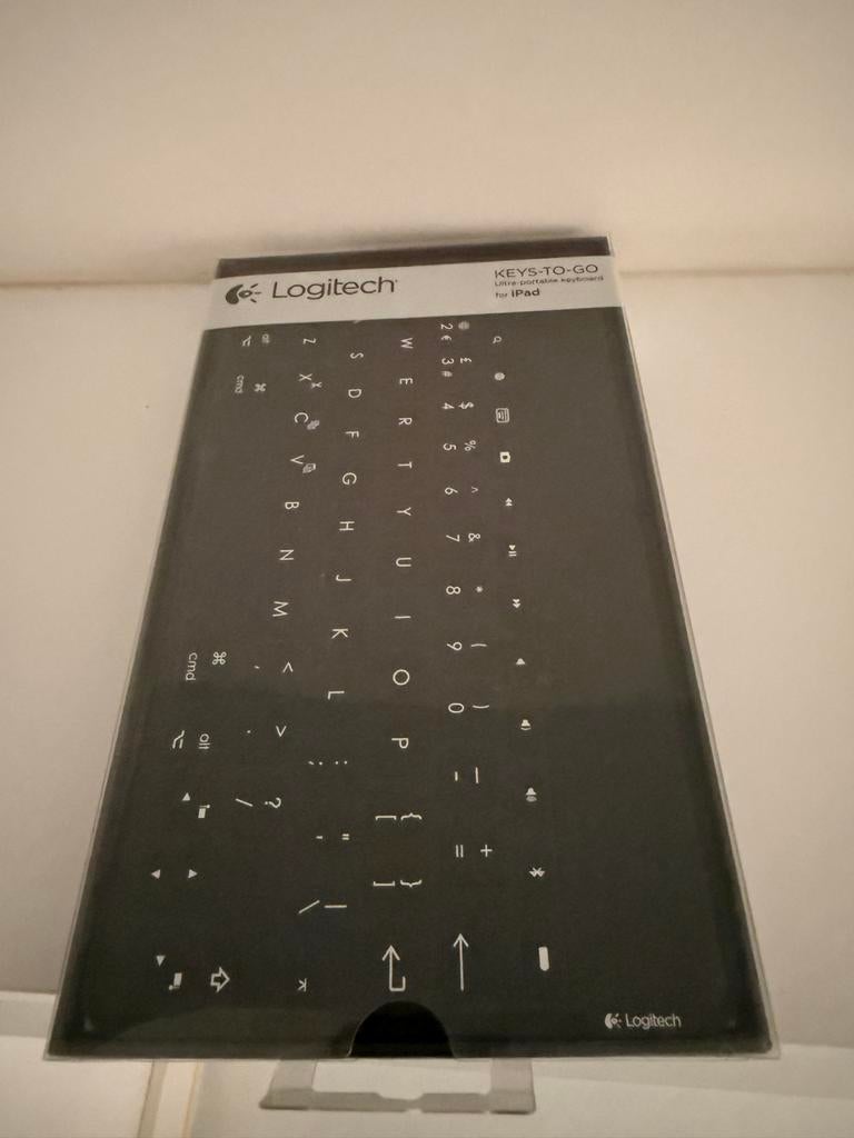 Nieuwe Logitech Keys-To-Go iPad Toetsenbord, Computers en Software, Toetsenborden, Opvouwbaar, Nieuw, Ophalen of Verzenden, Draadloos