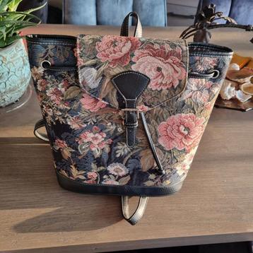 Dames tas beschikbaar voor biedingen