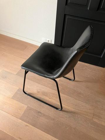 6 stoelen  zwart grijs van kleur tegen elk aannemelijk bod  