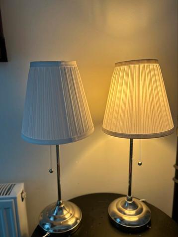 2 tafel lampen beschikbaar voor biedingen
