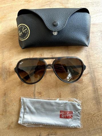 Rayban zonnebril beschikbaar voor biedingen