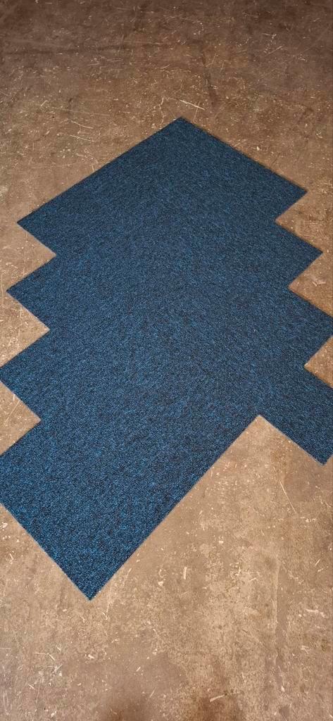 Mooie blauwe tapijttegels voor €1,00 per stuk nieuw, Huis en Inrichting, Stoffering | Vloerbedekking, Nieuw, Tapijttegels, Blauw