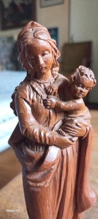 Houten Maria beeldje . beschikbaar voor biedingen
