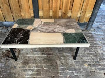 retro marmeren tafel beschikbaar voor biedingen