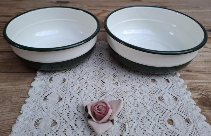 2 emaille schaaltjes creme / donkergroen, Antiek en Kunst, Curiosa en Brocante, Ophalen of Verzenden