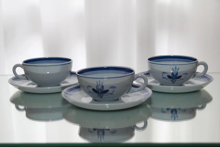 Handbeschilderde kop en schotels Petrus Ragout Maastricht, Huis en Inrichting, Keuken | Servies, Zo goed als nieuw, Kop(pen) en/of Schotel(s)