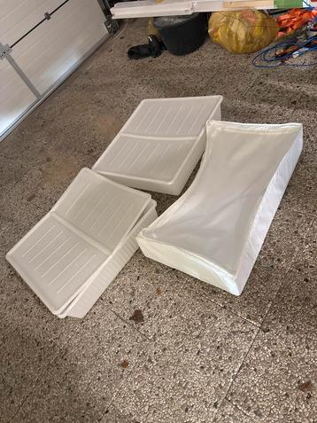 2 Kunststof Bakken - 77,5x70,5x19 cm beschikbaar voor biedingen