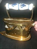 Antiek Strijkijzer - van Messing met Keramisch Handvat, Ophalen of Verzenden