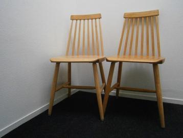 Stoelen hout 2x beschikbaar voor biedingen