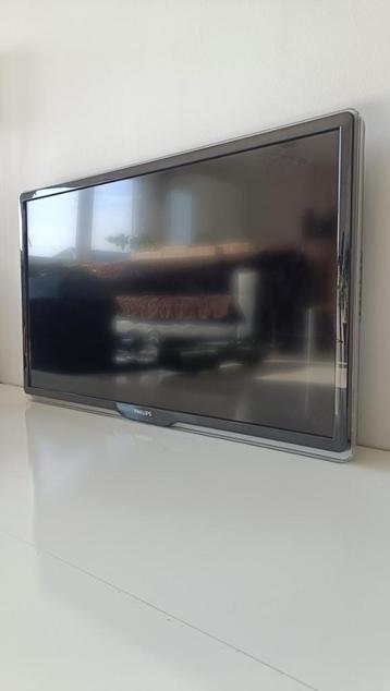 Philips 42" ambilight TV met muurbeugel en afstandsbediening beschikbaar voor biedingen