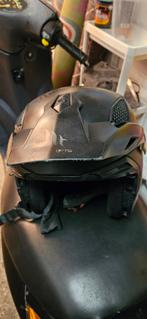 Zwarte motorhelm - Gebruikt, Fietsen en Brommers, Ophalen of Verzenden, Gebruikt, MT Helmets