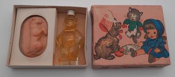 Vintage kinder zeep en een flesje parfum  beschikbaar voor biedingen