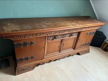 Gratis af te halen oude dressoir 