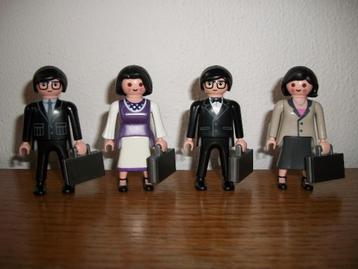 man en vrouw naar kantoor beschikbaar voor biedingen