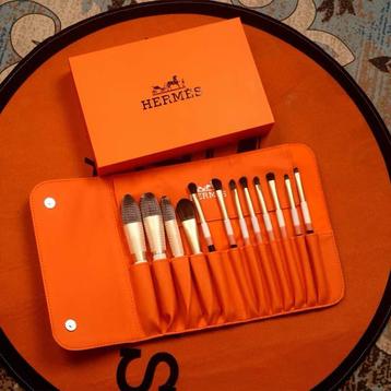 Hermes brushes beschikbaar voor biedingen