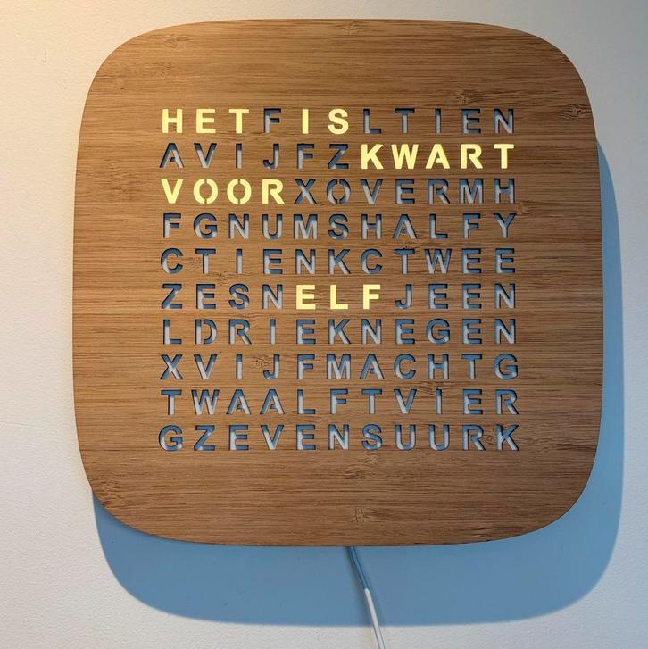 Woordklok Nederlands 27cm van hout, Huis en Inrichting, Woonaccessoires | Klokken, Nieuw, Ophalen of Verzenden