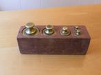 Blok met 5 antieke messing gewichten., Antiek en Kunst, Antiek | Gereedschap en Instrumenten, Ophalen of Verzenden