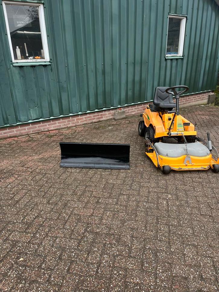 Stiga zitmaaier villa, Tuin en Terras, Zitmaaiers, Gebruikt, 90 tot 120 cm, Elektrische starter, Ophalen
