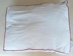 Te Koop: Een wit kussen.   Afmetingen: 45 x 60 cm., Huis en Inrichting, Woonaccessoires | Kussens, Ophalen of Verzenden, Gebruikt