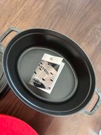 Staub Braadpan Ovaal, Huis en Inrichting, Keuken | Potten en Pannen, Ophalen of Verzenden, Zo goed als nieuw, Koekenpan of Braadpan