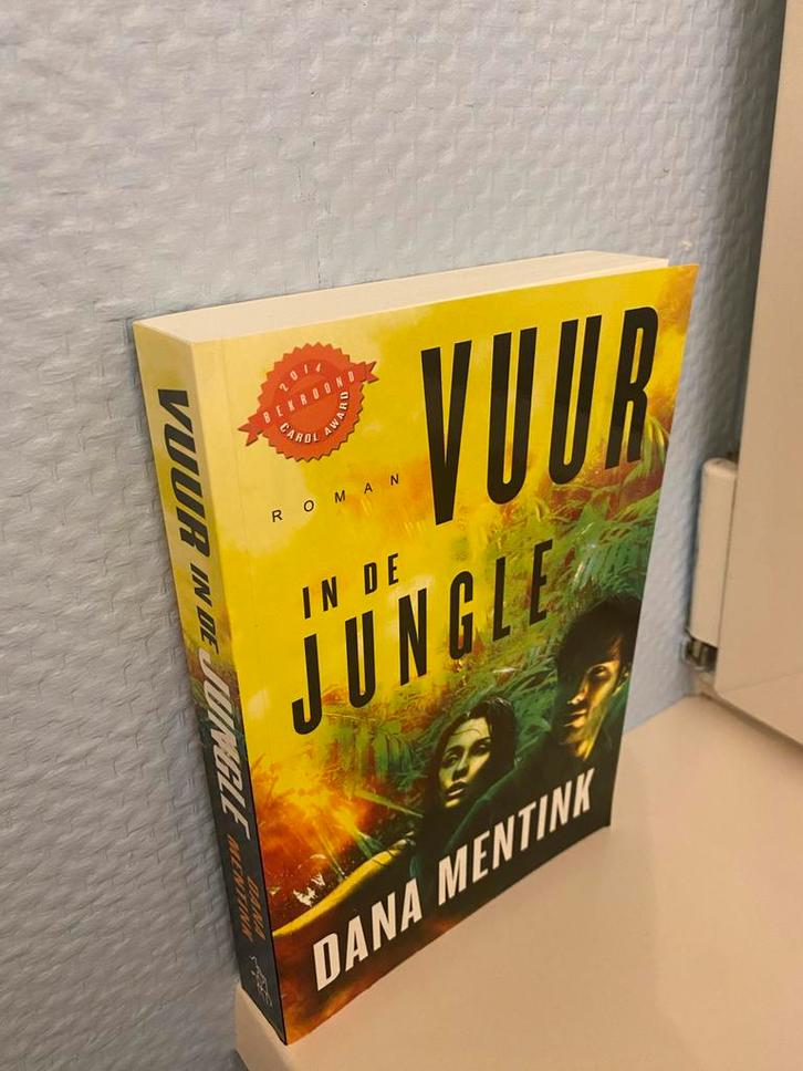 Vuur in de Jungle - Dana Mentink, Boeken, Romans, Zo goed als nieuw, Nederland, Verzenden