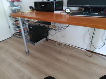 Buro tafel computer pc stekkerdoos onder blad  beschikbaar voor biedingen