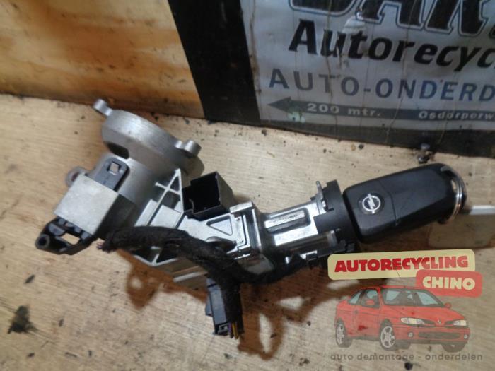 Kontaktslot + Sleutel van een Opel Corsa, Auto-onderdelen, Overige Auto-onderdelen, Opel, Gebruikt, 3 maanden garantie, Ophalen