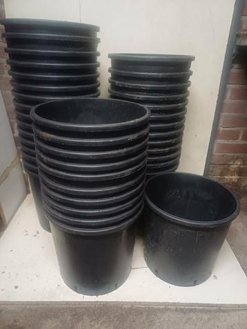 Kweekpotten 28 cm beschikbaar voor biedingen