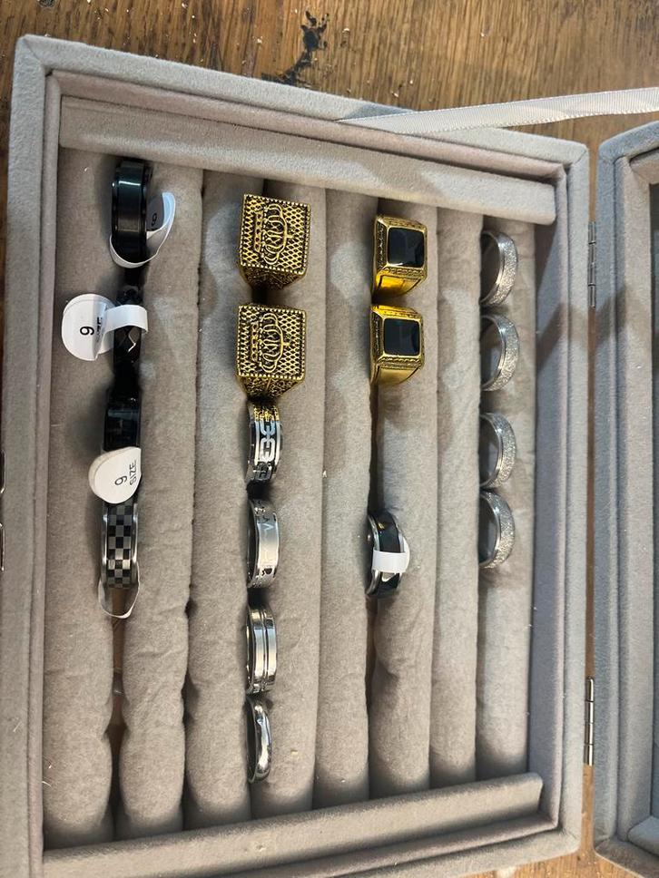 Diverse Ringenset - Stijlvol en Uniek, Sieraden, Tassen en Uiterlijk, Ringen, Zo goed als nieuw, Dame of Heer, 20 of groter, Zwart