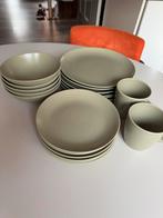 IKEA 20-delig Servies Olijfgroen, Huis en Inrichting, Keuken | Servies, Gebruikt, Keramiek, Ophalen of Verzenden, Effen