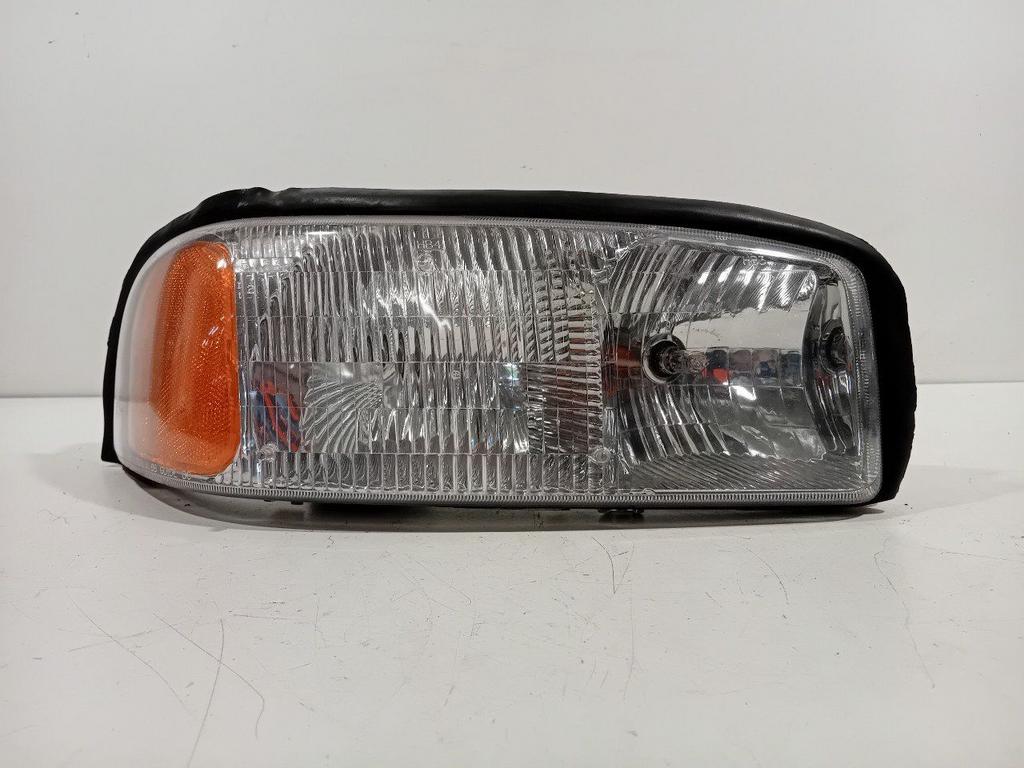 Koplamp rechts GMC Sierra, Auto-onderdelen, Verlichting, Onderdelen@venauto.nl, Van der Ven Autorecycling B.V., Gebruikt, Ettenseweg 76, 4706 PB Roosendaal, The Netherlands
