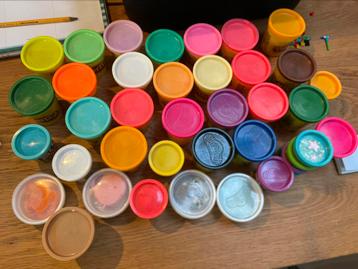 Heel veel echte Play-Doh en accessoires beschikbaar voor biedingen