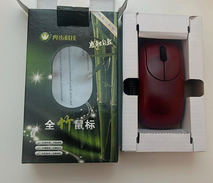 Rode Bamboe Muis met Snoer € 7,50, Computers en Software, Muizen, Nieuw, Muis, Rechtshandig, Bedraad, Ophalen of Verzenden