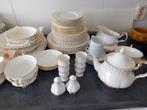Royal Albert Val d'or bone China servies., Antiek en Kunst, Ophalen