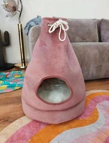 Designed by lotte kattenhuis roze beschikbaar voor biedingen