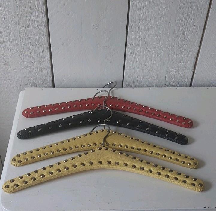 Vintage gewatteerde kledinghangers van Skai met studs hanger, Kleding | Dames, Kledinghangers, Zo goed als nieuw, Ophalen of Verzenden