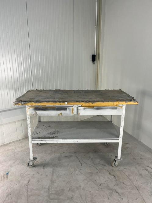 Gebruikte werktafel 98 cm hoog, uit spuiterij., Huis en Inrichting, Kasten | Ladekasten, Zo goed als nieuw, Minder dan 100 cm