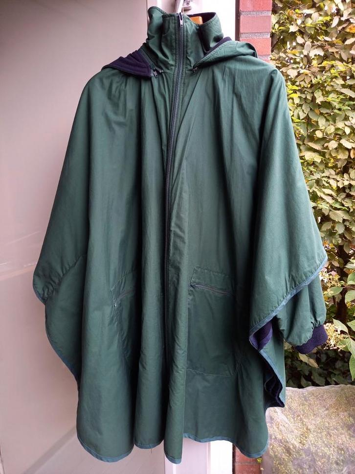 Skandika groene cape vormige jas met mouwen en rits, M, Kleding | Dames, Jassen | Winter, Gedragen, Groen, Ophalen of Verzenden