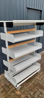 Verrijdbare stellingen/ metalen kastjes diversen, Ophalen, Zo goed als nieuw