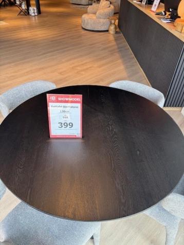 Showmodel Eettafel Blackstone rond 130 kruispoot beschikbaar voor biedingen
