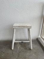 Leuk Oud Wit Houten Tafeltje voor Kerstboom! Braxton Home, Minder dan 55 cm, Gebruikt, Rechthoekig, Hout