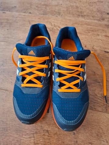Adidas sportschoenen beschikbaar voor biedingen