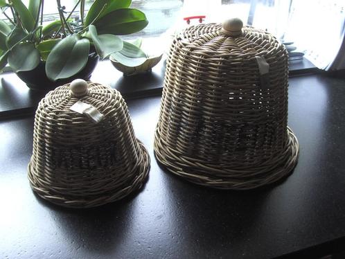 Rieten stolp / Cloche van Riviera Maison, Huis en Inrichting, Woonaccessoires | Schalen en Manden, Zo goed als nieuw, Mand, Rond